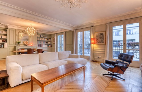 17th Arrondissement Apartment | Appartement Parc Monceau Champs Elysées, Parfait Pour une Famille