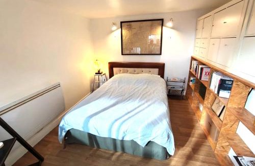Clichy Apartment | Atelier Bleu Charmant petit Loft
