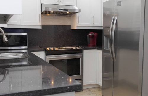 Brampton House | AWESOME MAIN HOUSE/BASEMENT IS SEPARATE SUITE