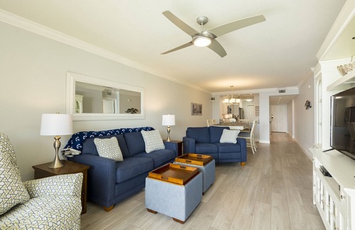 St. Petersburg Condo | Bahia Vista 11-337 | Waterfront Condo with Balcony, Bay Views + Resort Pool