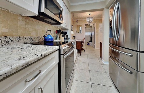 St. Petersburg Condo | Bay View Condo - Balcony Dining, Resort Pool + Hot Tub Access