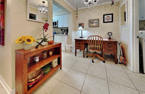 St. Petersburg Condo | Bay View Condo - Balcony Dining, Resort Pool + Hot Tub Access