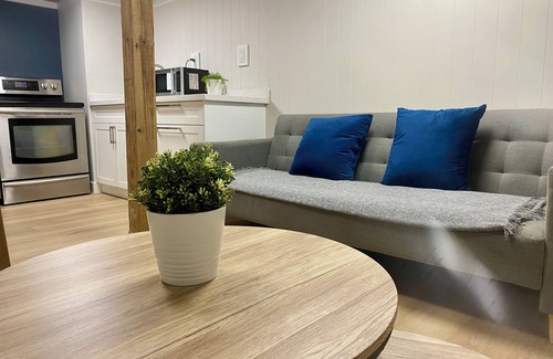 Bluewater Apartment | Bayfield Retreat 15min From Grand Bend Pool Hot tub Full Kitchen #9