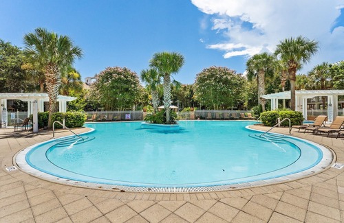 Baytowne Wharf Condo | Baytowne Wharf Condo! Resort Pool, Hot Tub, Fitness Center, Grill, Beach Tram