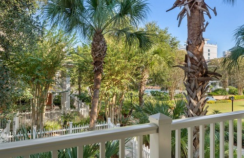 Baytowne Wharf Condo | Baytowne Wharf Condo! Resort Pool, Hot Tub, Fitness Center, Grill, Beach Tram
