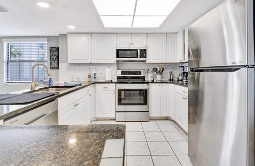 Madeira Beach Condo | BEACH LOUNGES AND UMBRELLA SERVICE INCLUDED! VALUE 200 DOLLARS PER WEEK