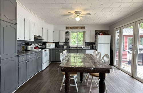 Faraday Cottage | Beautiful 4 Bedroom Cottage on Faraday Trout Lake