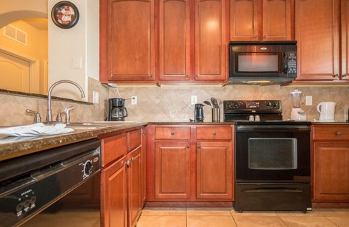 Davenport Condo | Beautiful 4bed condo w full size baby crib, resort amenities, near Disney