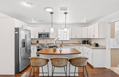 Melbourne Beach House | Beautiful Beachside Home – Backyard Oasis W/Fire Pit, BBQ Grills, & Pool!