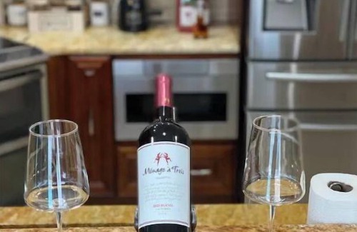 Bella Toscana Villa | Beautiful family vacation home with pool & jacuzzi10 miles from Disney!