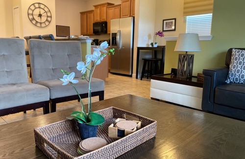 West Kissimmee House | BEAUTIFUL LAKE FRONT TOWNHOME ONLY STEPS FROM THE CLUBHOUSE! HARRY POTTER AND BRAVE KIDS THEME ROOM!