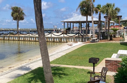 Fort Walton Beach Condo | Beautiful, quiet condo steps from the water! Bay/poolside AND across from beach!