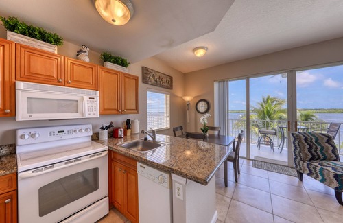 St. Petersburg - Clearwater Condo | Beautiful Waterfront Condo! Amazing view! Mins to Beach! Great location!