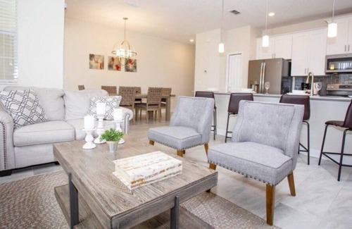 Campbell House | BeSt LoCaTiOn! 4Bd/3Bt w/pool 10min Disney-Orlando