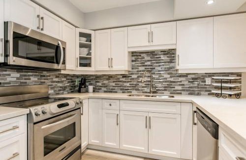 The Blue Mountains House | Blue Mountain Chalet Condo Ski in Ski Out 3 BR