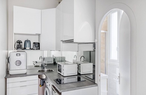 L'Europe Apartment | Blueground | Saint Georges, nr train station