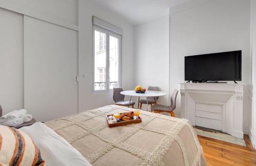 Sorbonne Apartment | BnBNova - 1BR - Notre Dame & Seine - Latin Quarter