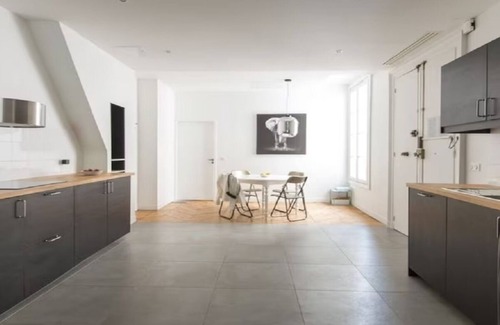 Strasbourg -Saint-Denis Apartment | Bonne Nouvelle Beauty | 200m² of Parisian Elegance Near Opéra