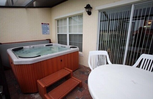 Kissimmee House | Brand new villa near all mayor themeparks & airport. Private jacuzzi & Pool !