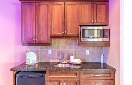 Mono Villa | Breathtaking Rosemont Villa Near Earl Rowe Provincial Park