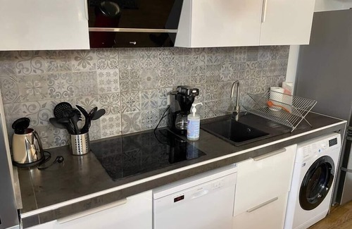 Saint-Denis Apartment | Bright 3 BR 15' away from the center of Paris, FRUITIERS2