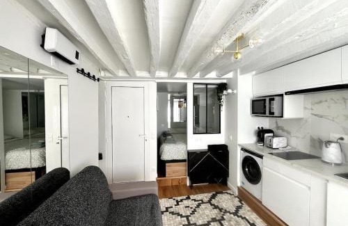 Chaussee-d'Antin Apartment | Bright Apartment a Stone's Throw from the Opéra Garnier