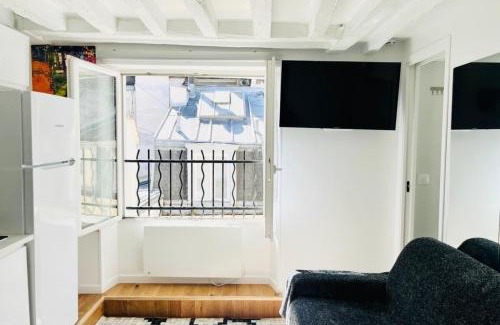 Chaussee-d'Antin Apartment | Bright Apartment a Stone's Throw from the Opéra Garnier