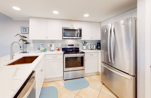 Miramar Beach Condo | Bright & comfortable gulf-side condo overlooking beach w/WiFi, pool, central AC
