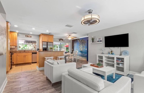 Seminole House | Caribbean Vibes Heated Pool 5 Miles to the Beach