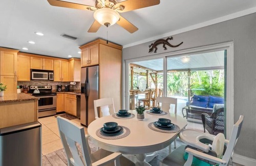 Seminole House | Caribbean Vibes Heated Pool 5 Miles to the Beach