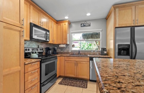 Seminole House | Caribbean Vibes Heated Pool 5 Miles to the Beach