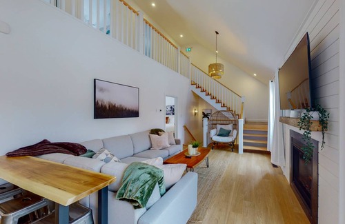 The Blue Mountains Ski Chalet | Chalet ∙ 7 bedrooms ∙ 18 guests