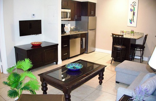 Lake Buena Vista Apartment | Charming 1-Bedroom, 1-Bath Apartment 10 Minutes to Disney with Pool Access