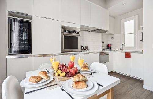 Faubourg Saint-Germain Apartment | Charming 1BR Apartment Near the Eiffel Tower: A Romantic Getaway in Paris