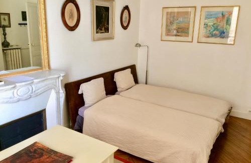 Auteuil House | Charming bedroom