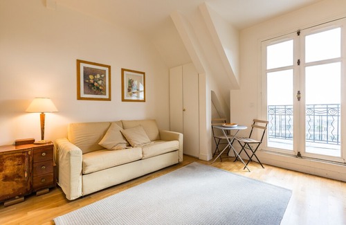 Quartier du Faubourg-Montmartre Apartment | Charming Studio with balcony in the heart of Paris.