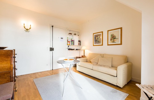 Quartier du Faubourg-Montmartre Apartment | Charming Studio with balcony in the heart of Paris.