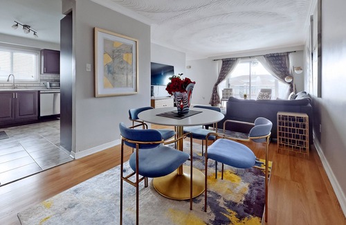Brampton House | CHARMING THREE BEDROOM FLAT