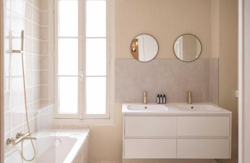 15th Arrondissement Apartment | Chic Apartment - 5BR - 10P - Grenelle - Eiffel Tower