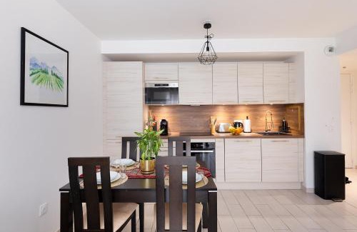 Clichy Apartment | Chic & Cozy Living - Near Heart of Paris