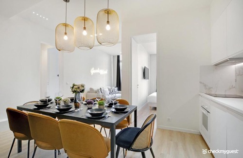 Quartier Sainte-Avoye Apartment | CMG Marais - Etienne Marcel
