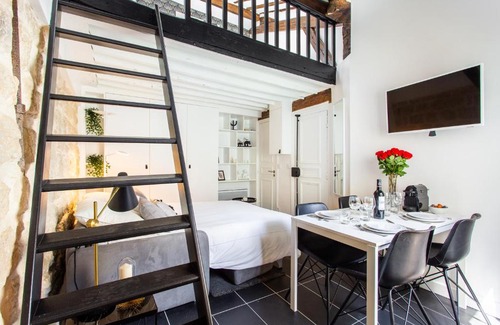 9th Arrondissement Apartment | CMG Moulin Rouge - Rue des Martyrs F