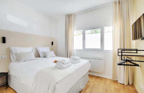 18th Arrondissement Apartment | CMG Poissonniers