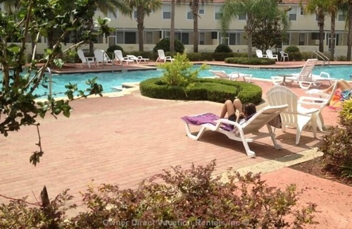 Kissimmee Villa | Communal Pool - 3 Bedrooms - Screened Porch - Spacious Living Room - Fiesta Key
