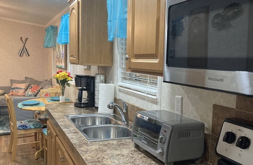 Lake Placid Resort | Cottage@Lake Grassy Resort Special Monthly Rates. Jan-April 90 day Minimum