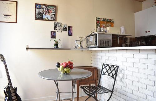 Plaisance Apartment | Cozy 1 Bedroom Apartment In 14th
