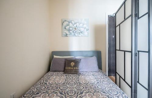 Willowdale Apartment | Cozy 1 BR & Den Condo in North York Free Parking