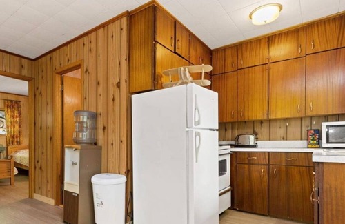 Ryerson Cottage | Cozy 2 bedroom Wood Cottage