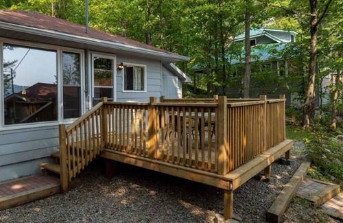 Ryerson Cottage | Cozy 2 bedroom Wood Cottage