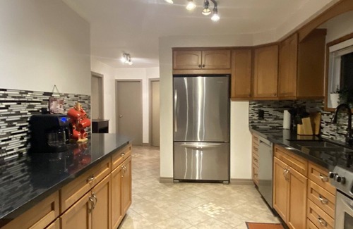 Lakeview House | Cozy 4 Bedroom Bungalow in Lakeview Mississauga